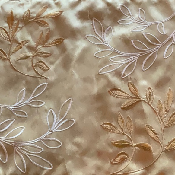 TABLE RUNNER - Picture 3 of 3